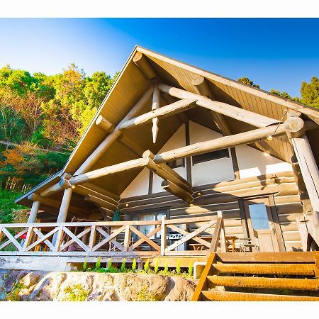 Yufuin Log House No Yado Tom Sawyer Hotel Bagian luar foto