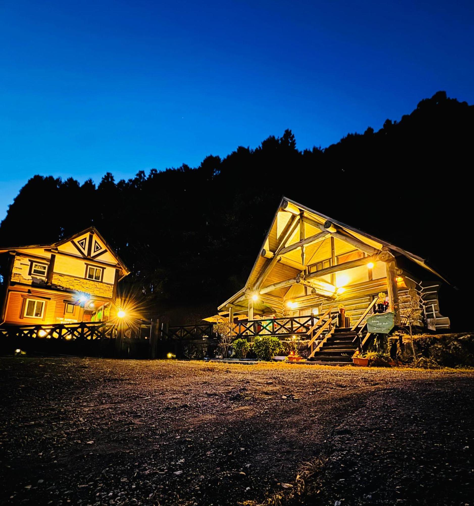 Yufuin Log House No Yado Tom Sawyer Hotel Bagian luar foto