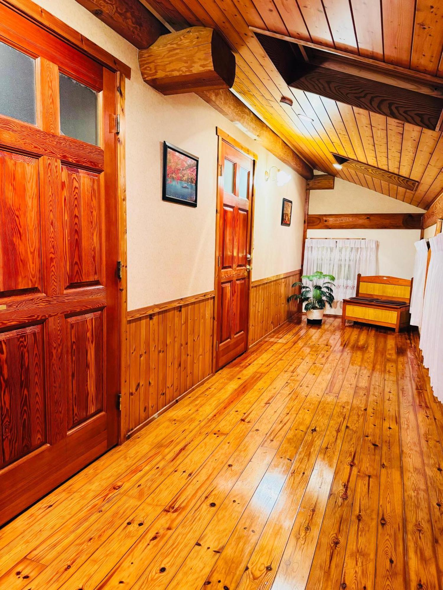 Yufuin Log House No Yado Tom Sawyer Hotel Bagian luar foto