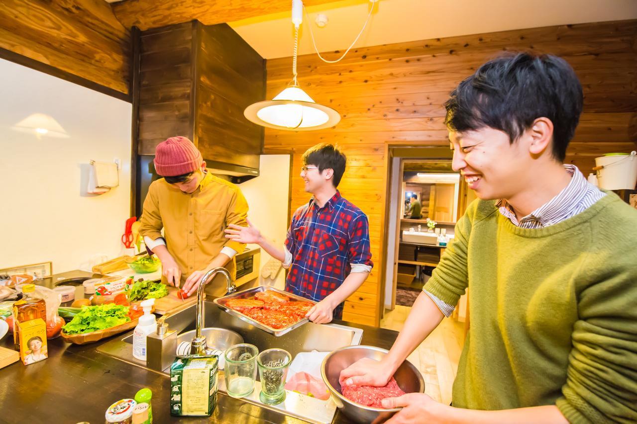 Yufuin Log House No Yado Tom Sawyer Hotel Bagian luar foto